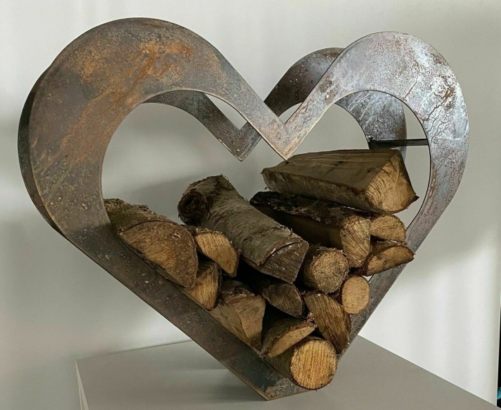 Herz aus Metall, Holz-Regal, Edel-Rost, Garten Terrasse