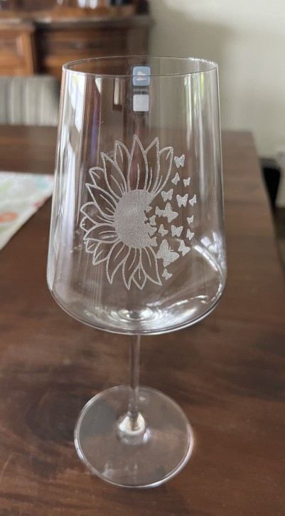 Weinglas Mit Gravur Schmetterlingsblume