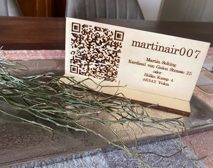 Holzschild mit QR Code contact tracing Lasergravur Speisekarte